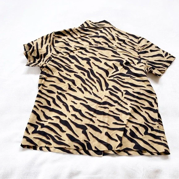 LAST CHANCE! DELETING TONIGHT! 
BEACH RIOT Zebra Button-Up Shirt Small NWT NEW - Picture 8 of 8